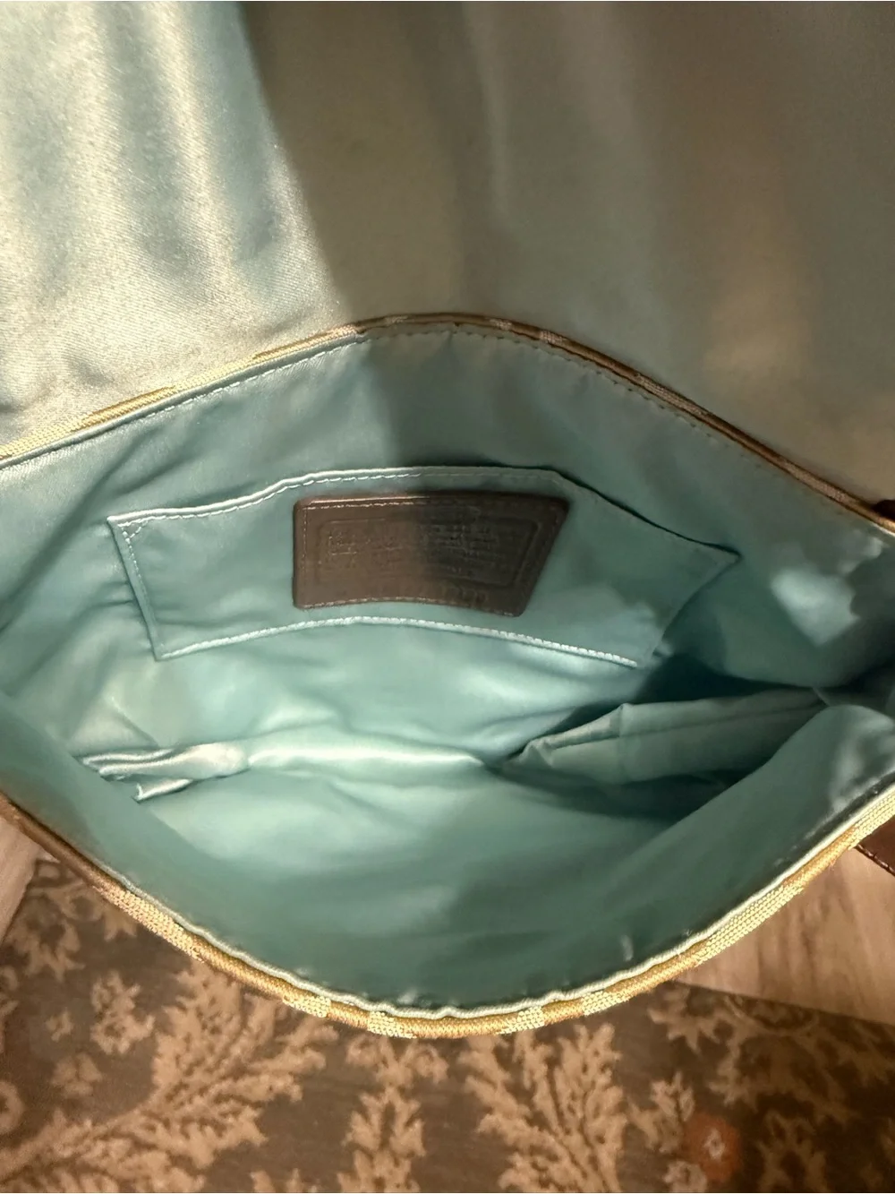 Coach elegant beige